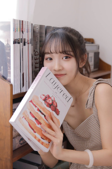 年轻女秘书
