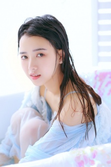 一个女的叫什么名字
